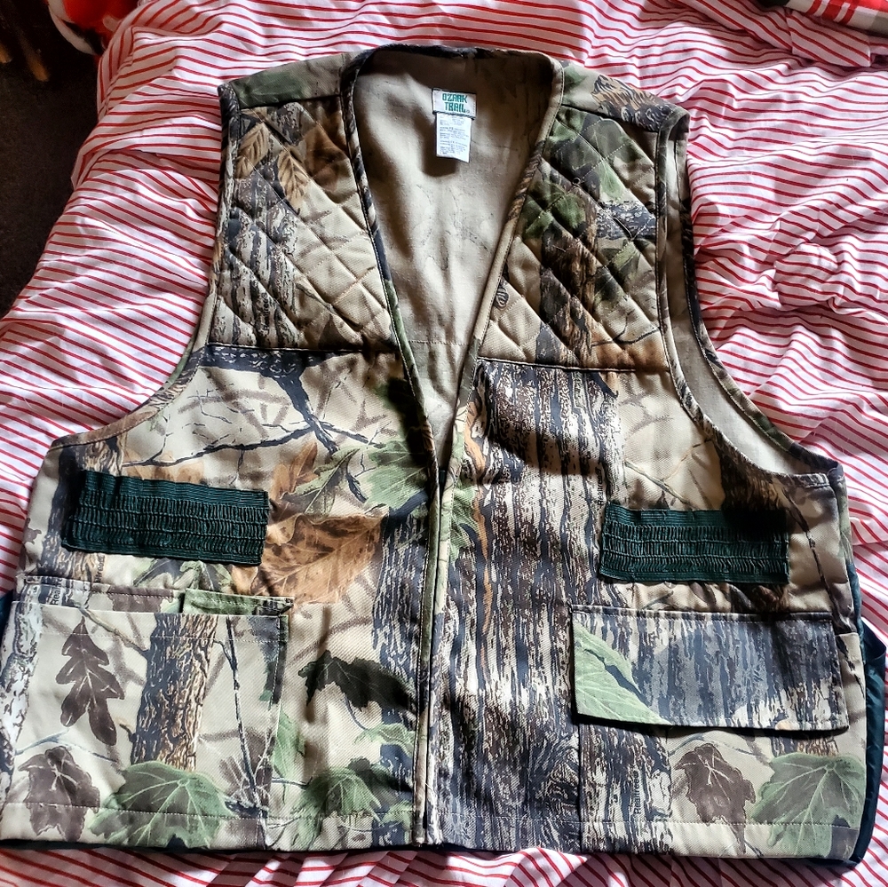 Ozark Trails Hunting Vest with storage carry mesh bag. XL Vintage